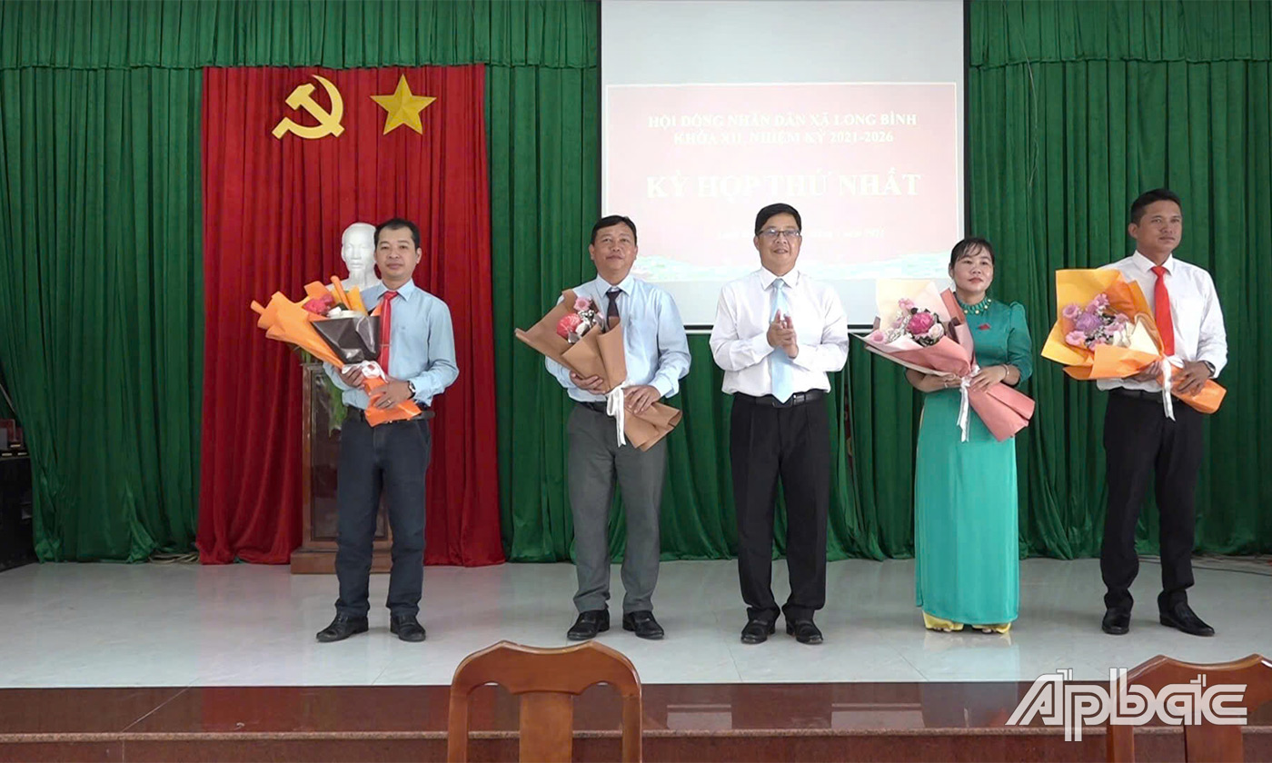 Phó Chủ tịch HĐND tỉnh Đồng Tháp Trần Thanh Nguyên dự Kỳ họp thứ nhất HĐND xã Long Bình