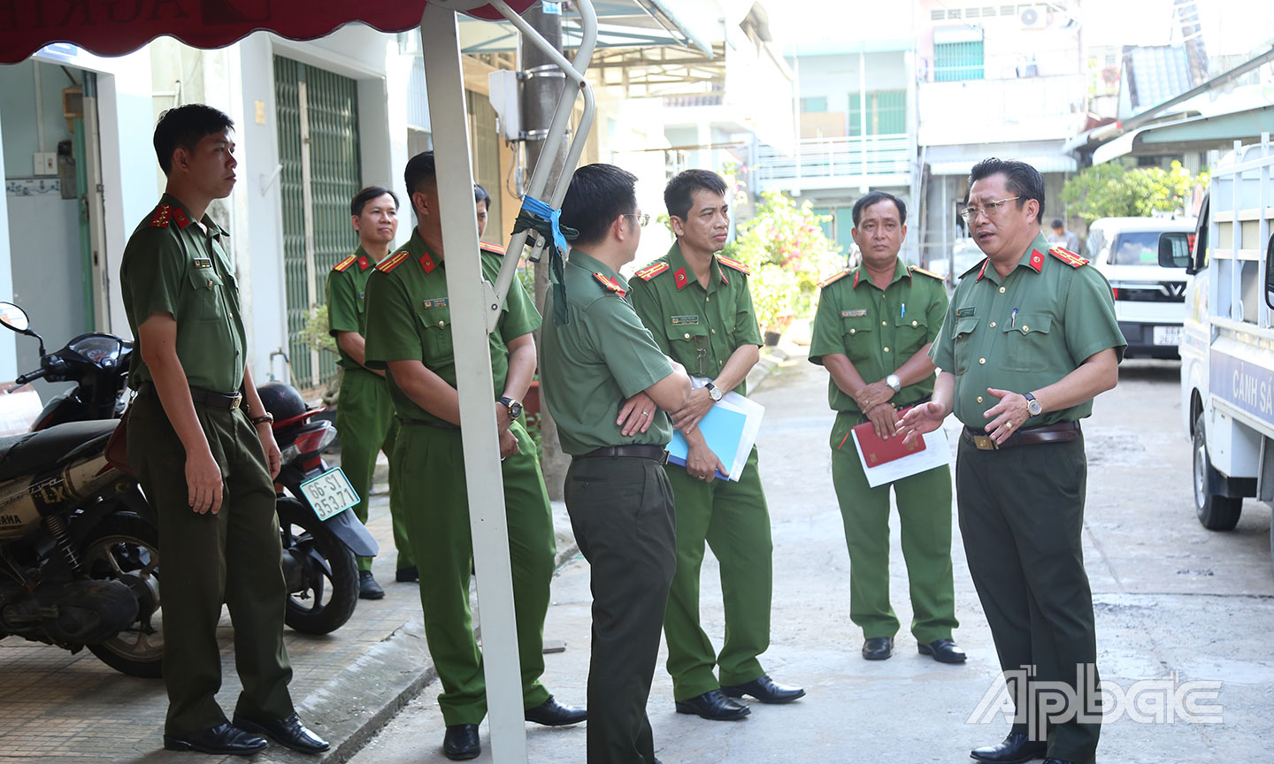 Công an tỉnh Đồng Tháp làm việc với tinh thần 