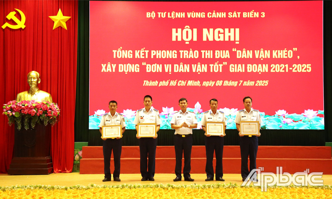 Bộ Tư lệnh Vùng Cảnh sát biển 3 phát huy sức mạnh lòng dân trên biển