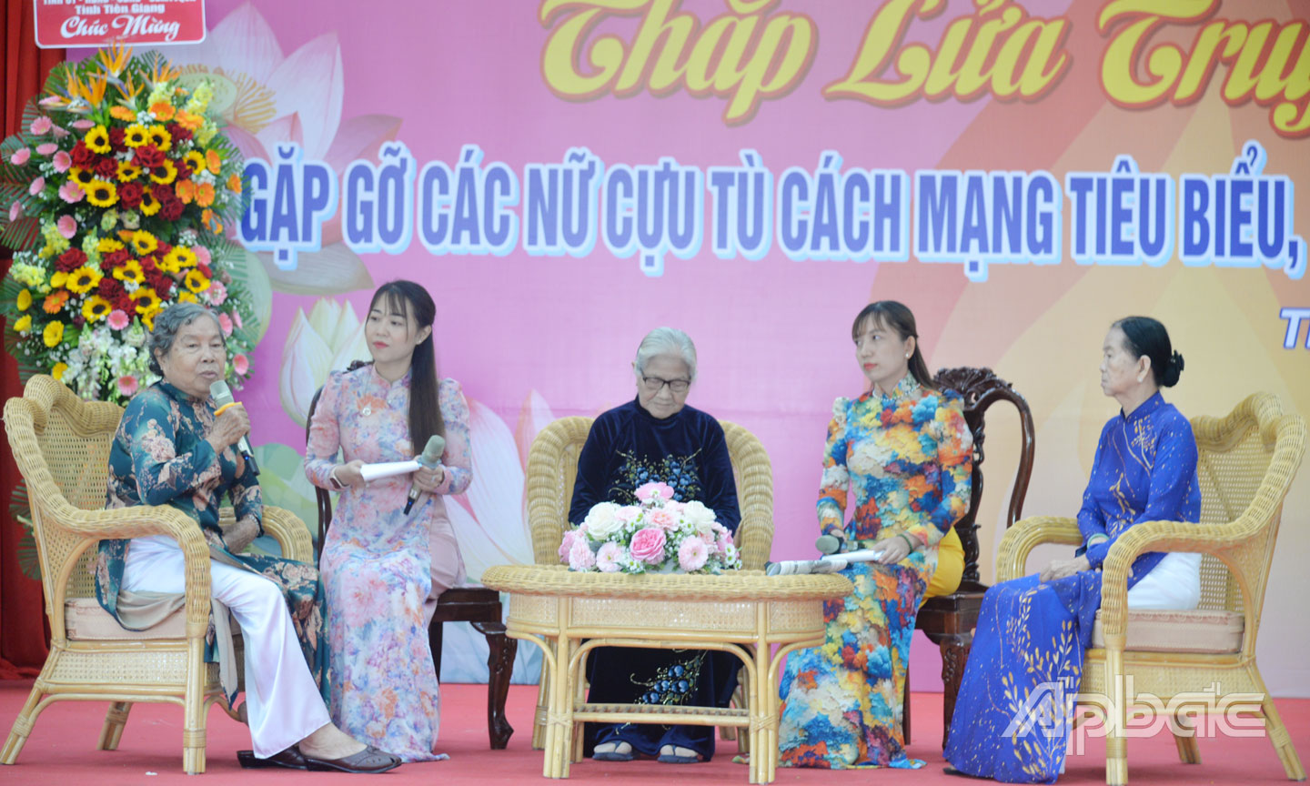 Những nữ cựu tù cách mạng ngời 