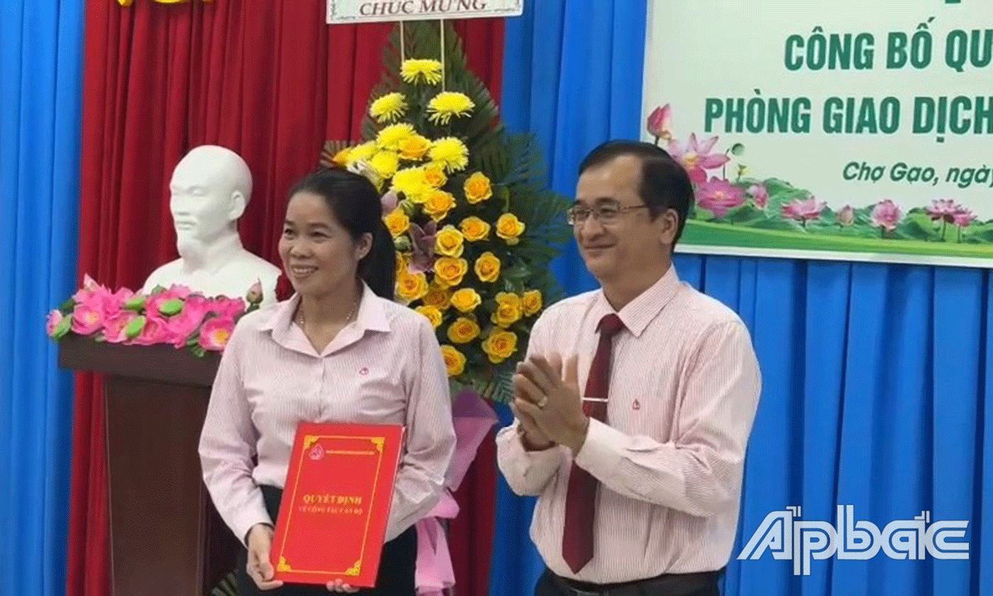 Đồng chí Lưu Thị Hồng Sương được bổ nhiệm phụ trách Phòng giao dịch Ngân hàng Chính sách xã hội Chợ Gạo