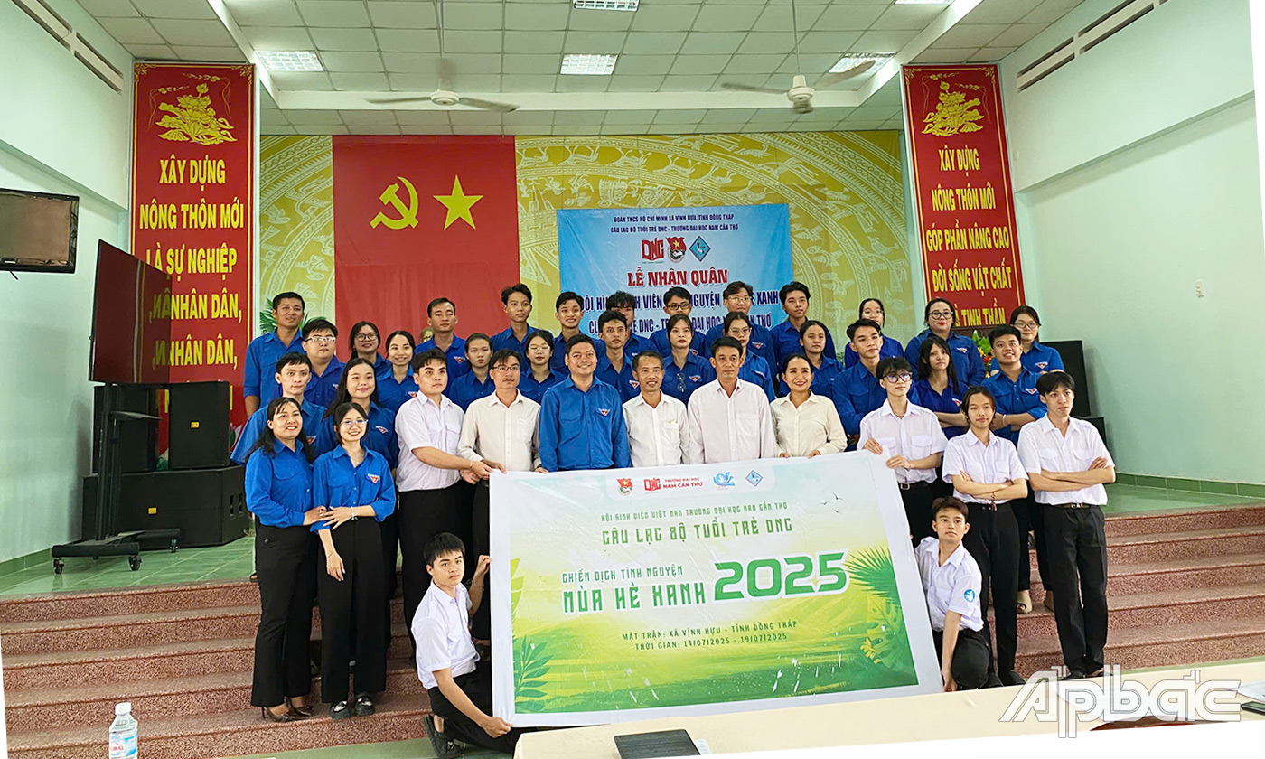 Sinh viên Trường Đại học Nam Cần Thơ thực hiện Mùa hè xanh tại xã Vĩnh Hựu
