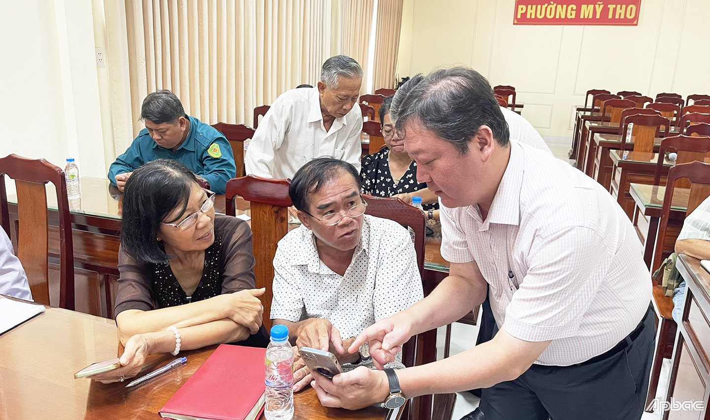 Phường Mỹ Tho: Nâng cao năng lực chuyển đổi số cho cán bộ khu phố và Đội Hỗ trợ phản ứng nhanh