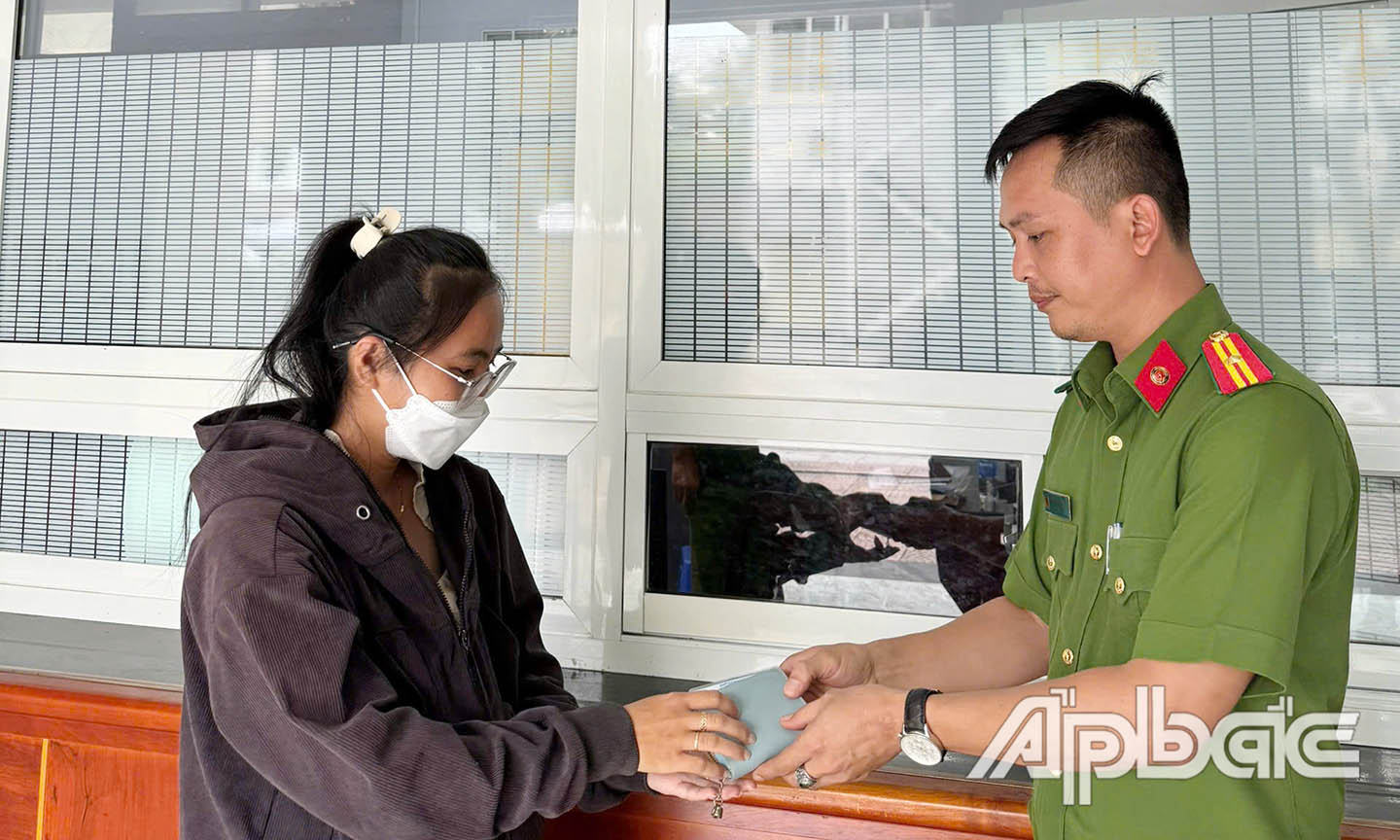 Phường Thới Sơn: Trao trả tài sản bị mất qua hệ thống dữ liệu dân cư