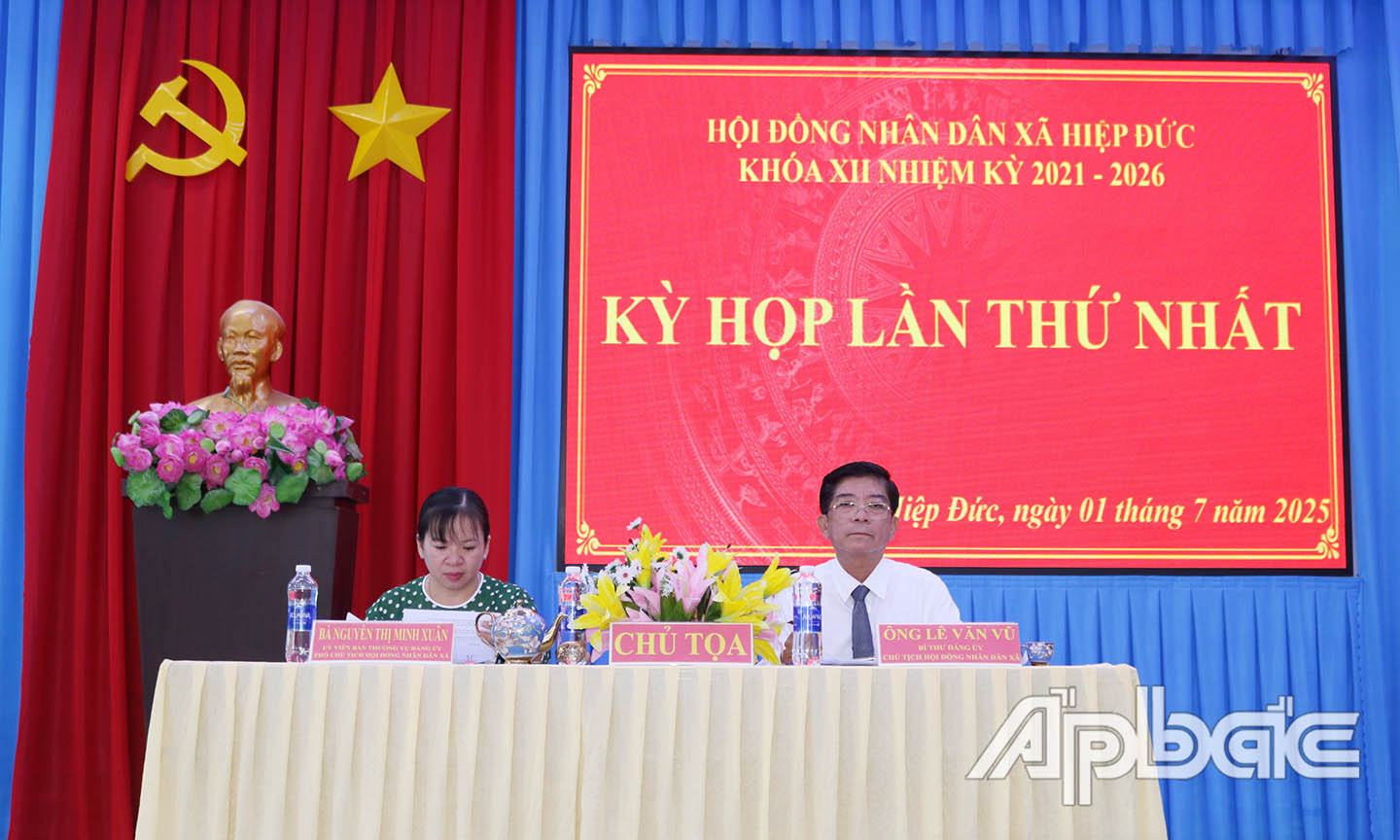 Chủ toạ Kỳ họp.