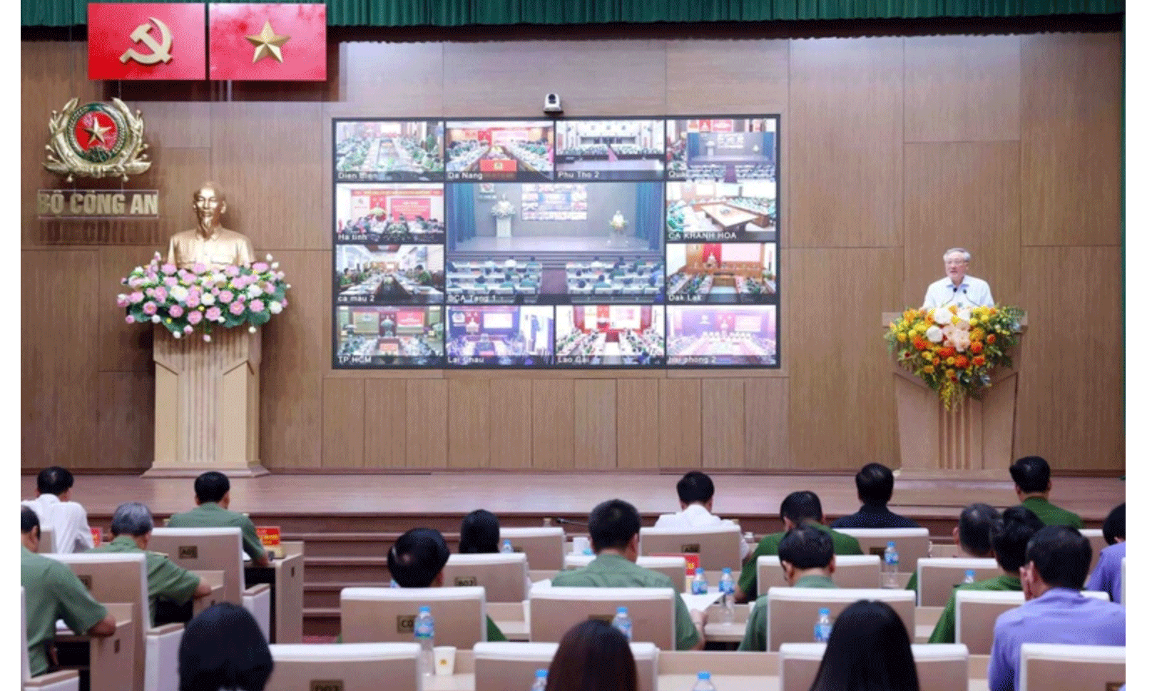 Phó Thủ tướng Nguyễn Hòa Bình đề nghị các bộ, ban, ngành, địa phương rút kinh nghiệm, phát huy kết quả đợt đặc xá dịp 30/4, tiếp tục thực hiện tốt một số nhiệm vụ trọng tâm - Ảnh: VGP/Nguyễn Hoàng