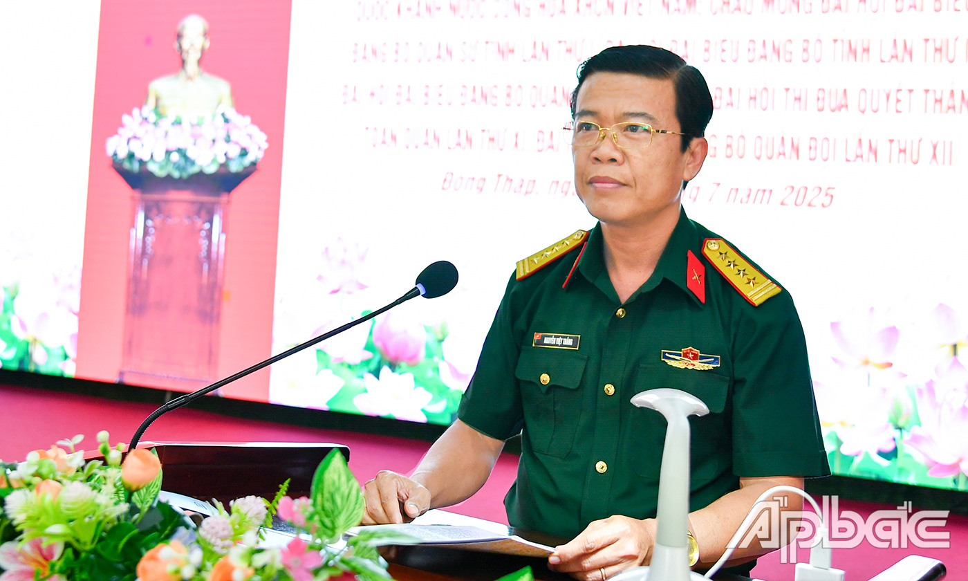 Đại tá Nguyễn Việt Thắng, Chính ủy Bộ Chỉ huy Quân sự tỉnh Đồng Tháp phát động đợt thi đua cao điểm.