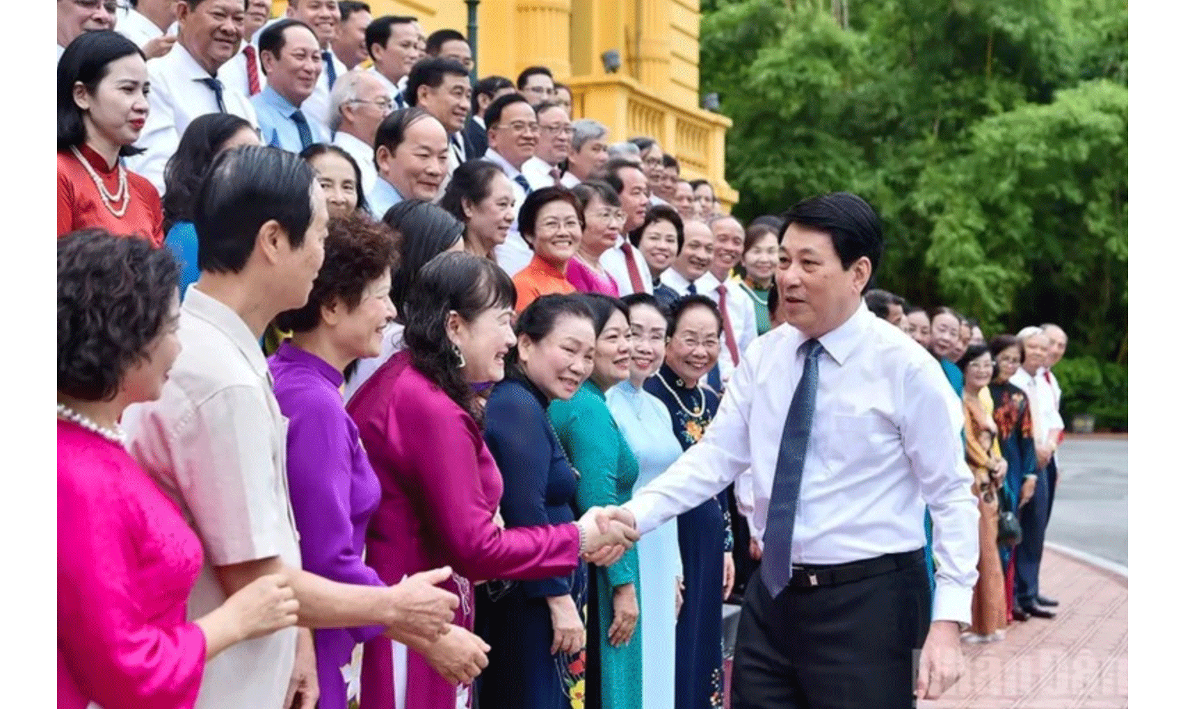 Chủ tịch nước Lương Cường gặp mặt thân mật với đoàn đại biểu cán bộ Hội Khuyến học tiêu biểu toàn quốc.