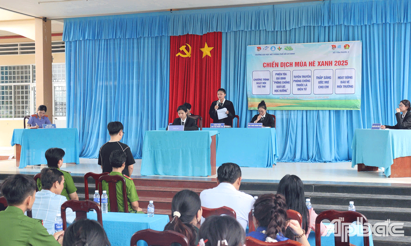 phiên tòa giả định với chủ đề “Phòng chống bạo lực học đường”