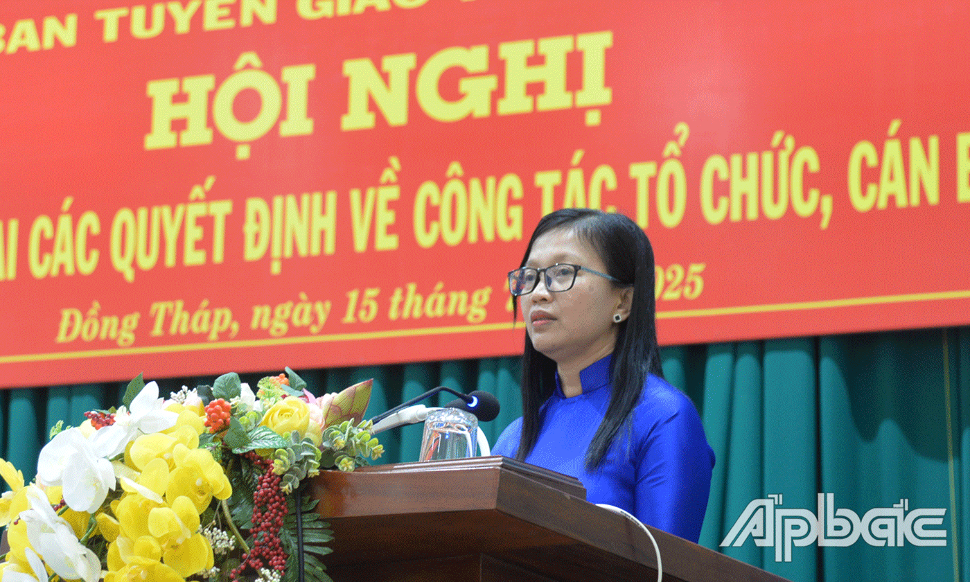 Đồng chí Nguyễn Thị Kim Tuyến, Ủy viên Ban Thường vụ Tỉnh ủy, Trưởng Ban Tuyên giáo và Dân vận Tỉnh ủy phát biểu kết luận hội nghị.