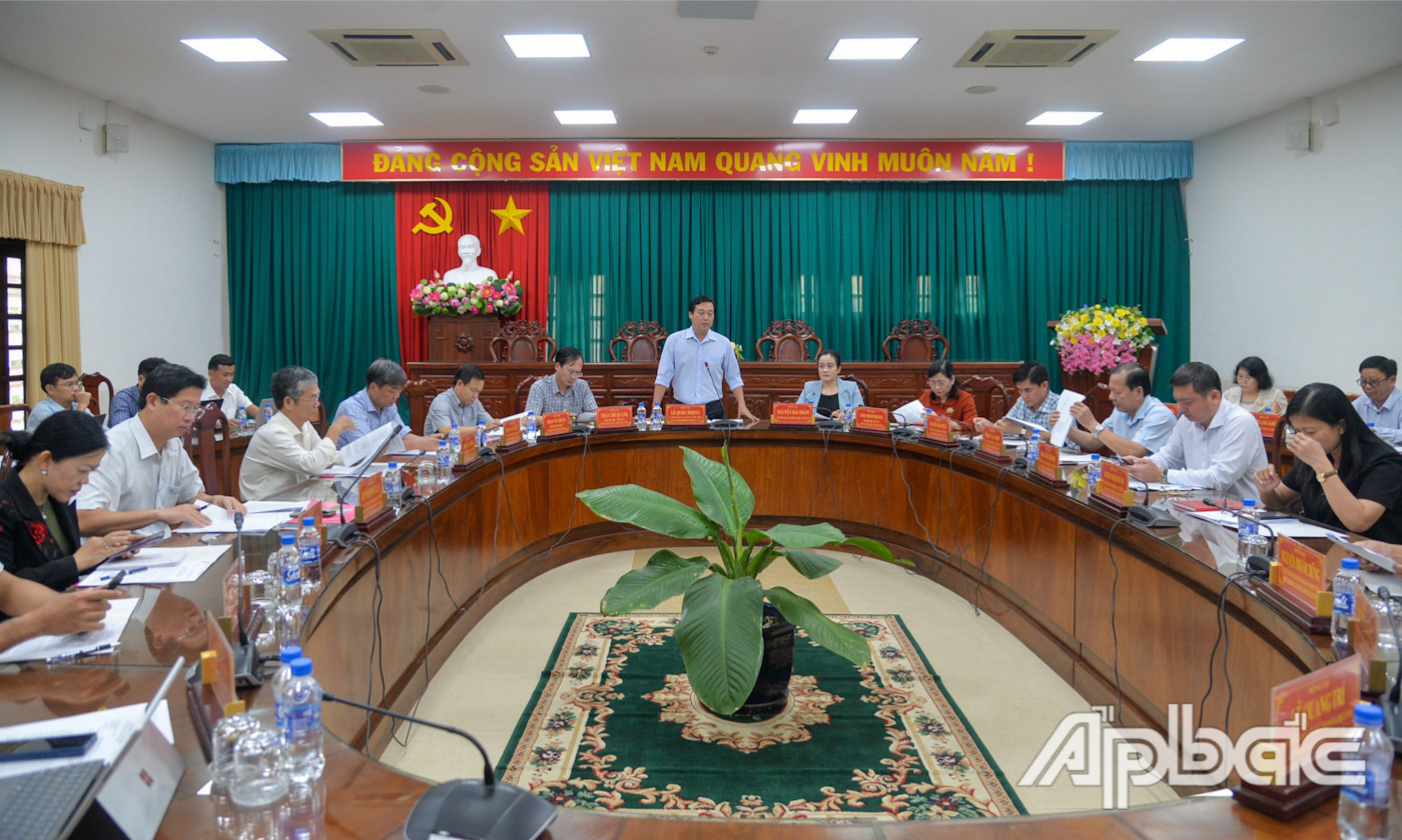 Quang cảnh cuộc họp Ban Chỉ đạo tỉnh.
