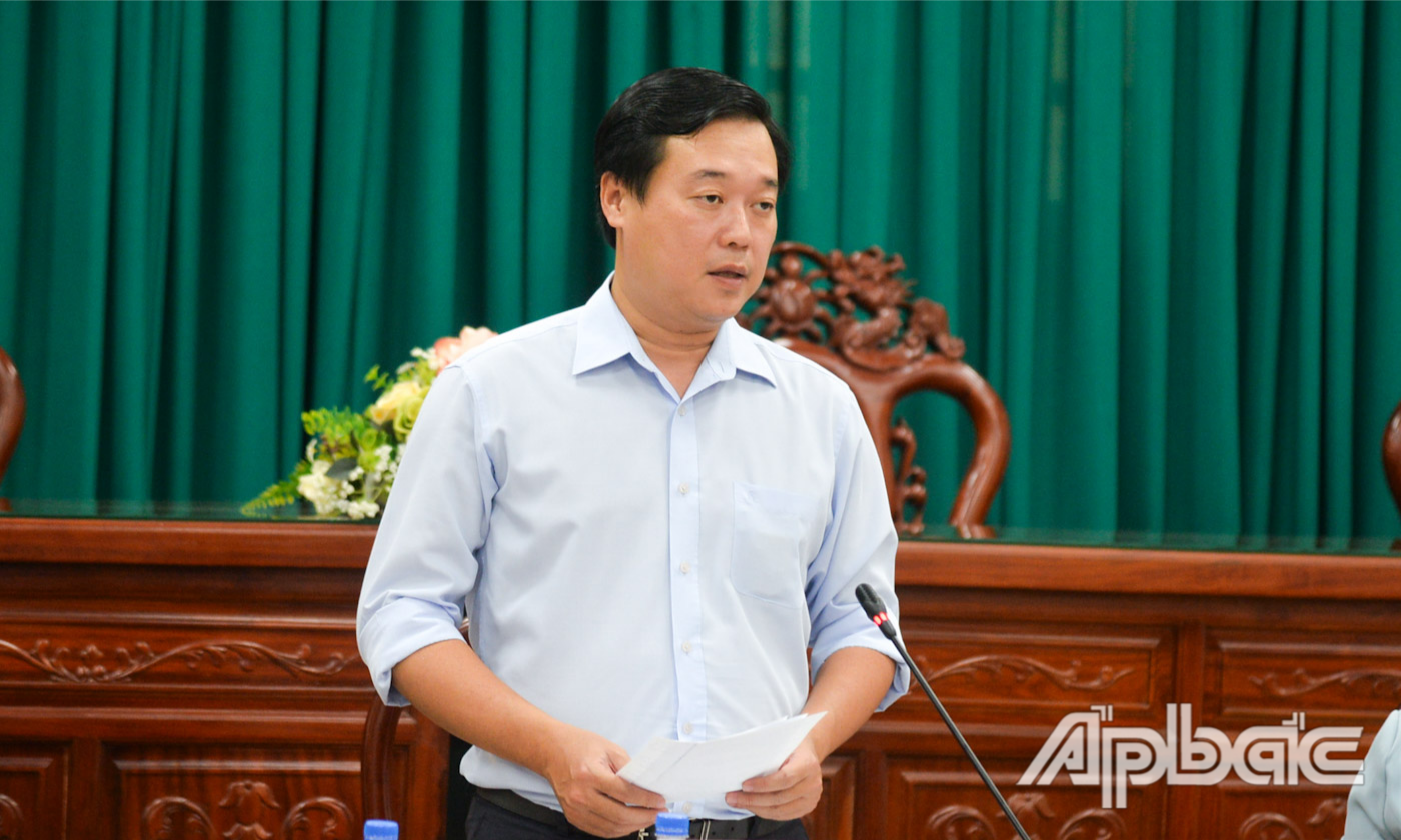 Đồng chí Lê Quốc Phong phát biểu chỉ đạo tại cuộc họp.
