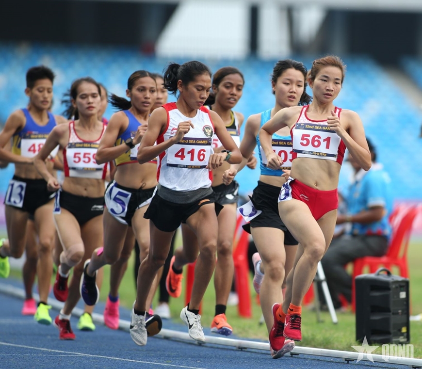 Vận động viên điền kinh Nguyễn Thị Oanh (số 561) tranh tài tại SEA Games 32. Ảnh: VIỆT AN 