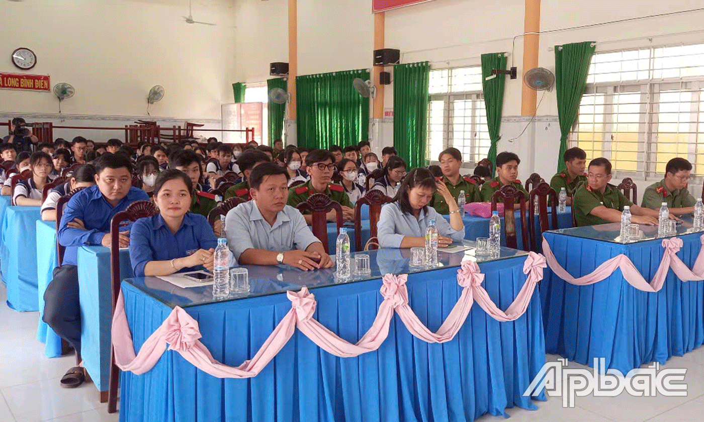Nâng cao kiến thức phòng chống tội phạm và vi phạm pháp luật cho đoàn viên, học sinh.