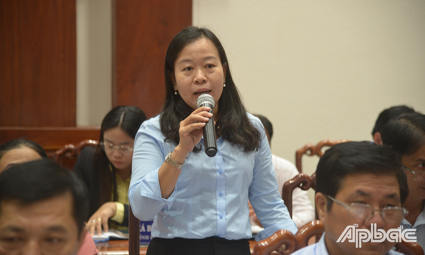 Lãnh đạo HĐND các phường, xã phát biểu tại hội nghị