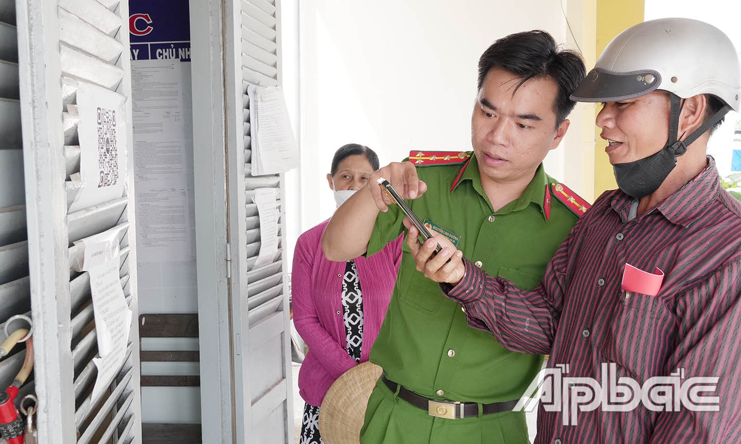  Hướng dẫn người dân quét mã QR truy cập thông tin phòng, chống tội phạm trên zalo Công an xã. 