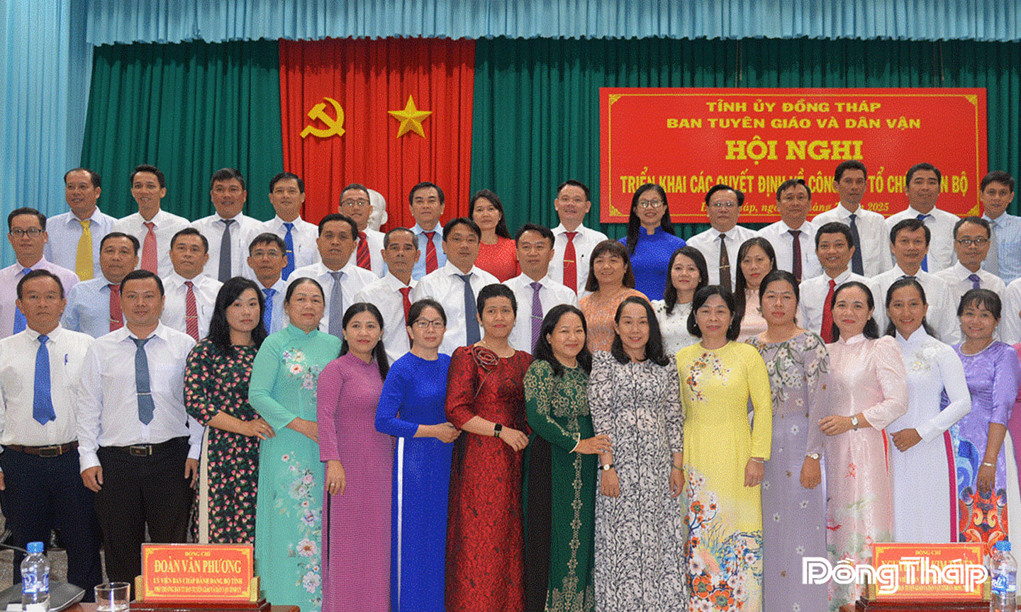 Tập thể Ban Tuyên giáo và Dân vận Tỉnh ủy Đồng Tháp. 	                                                         Ảnh: PHƯƠNG MAI