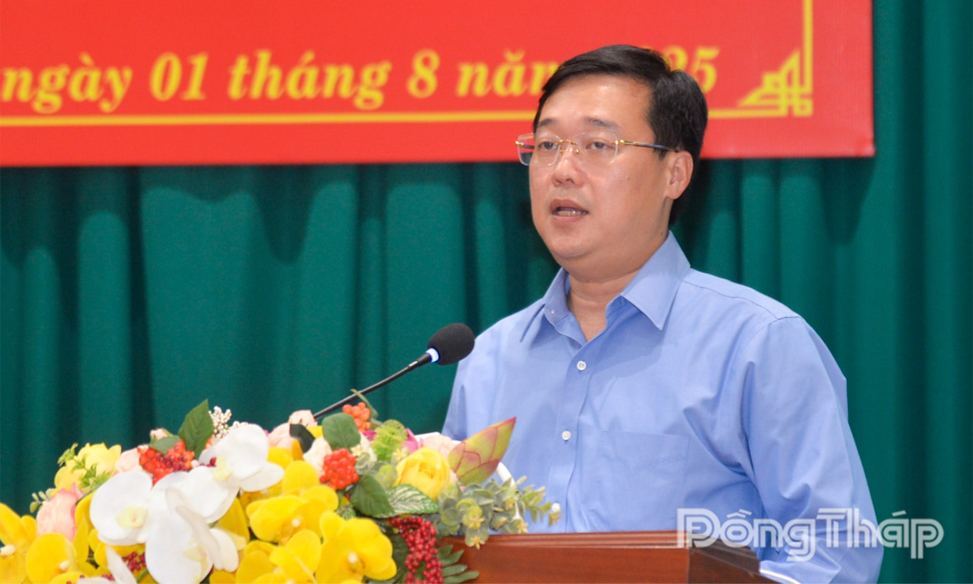 Đồng chí Lê Quốc Phong, Bí thư Tỉnh uỷ phát biểu.
