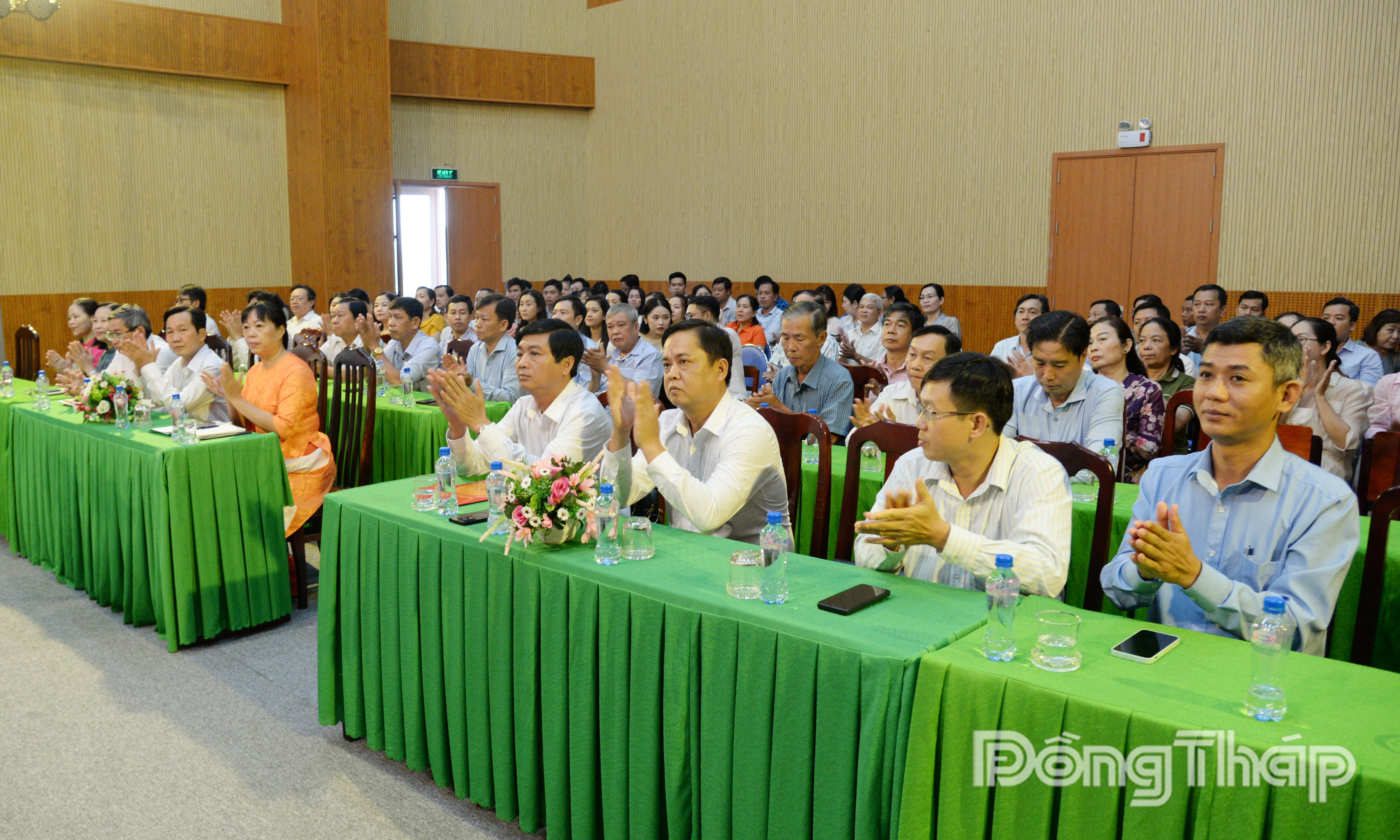 Quang cảnh hội nghị.