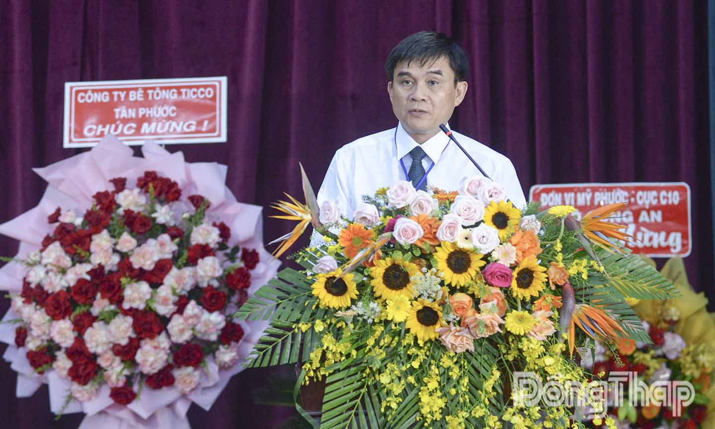 Đồng chí Nguyễn Văn Mười phat biểu tại Đại hội.