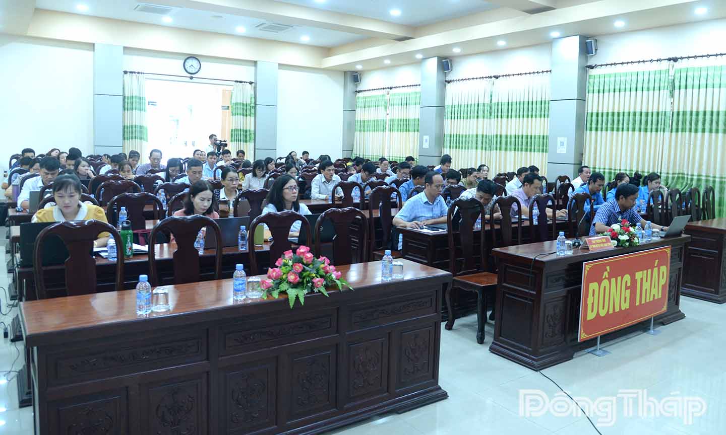Các đại biểu tham gia Hội nghị ở điểm cầu Đồng Tháp.